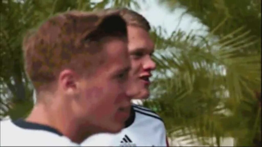 ERIK DURM AND MATTHIAS GINTER PLAY DART