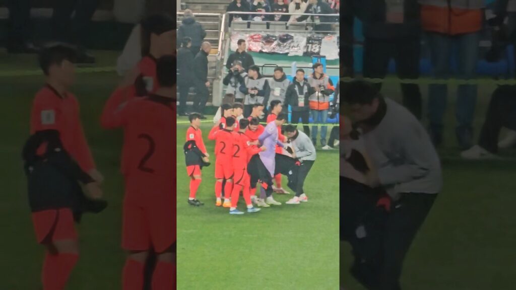 [직캠] 한국 vs 싱가포르 골키퍼 김승규 옷 벗기는 국대 선수들