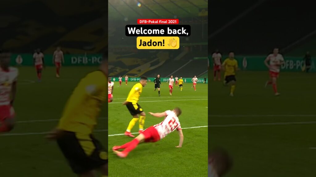 Jadon SANCHO is back at BVB!