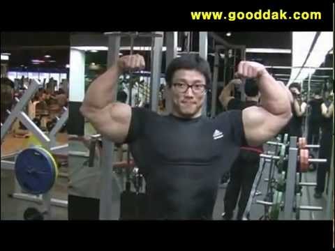 Bodybuilder Kang Kyung Won -- Tricep Workout (2009)
