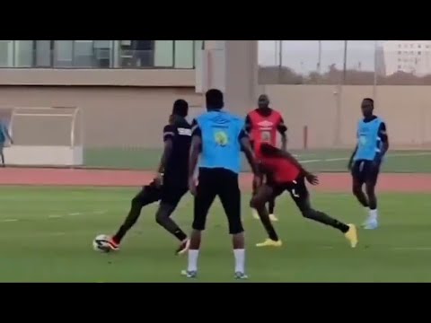 Camera isolée sur Pape Gueye qui fait son retour dans la tanière