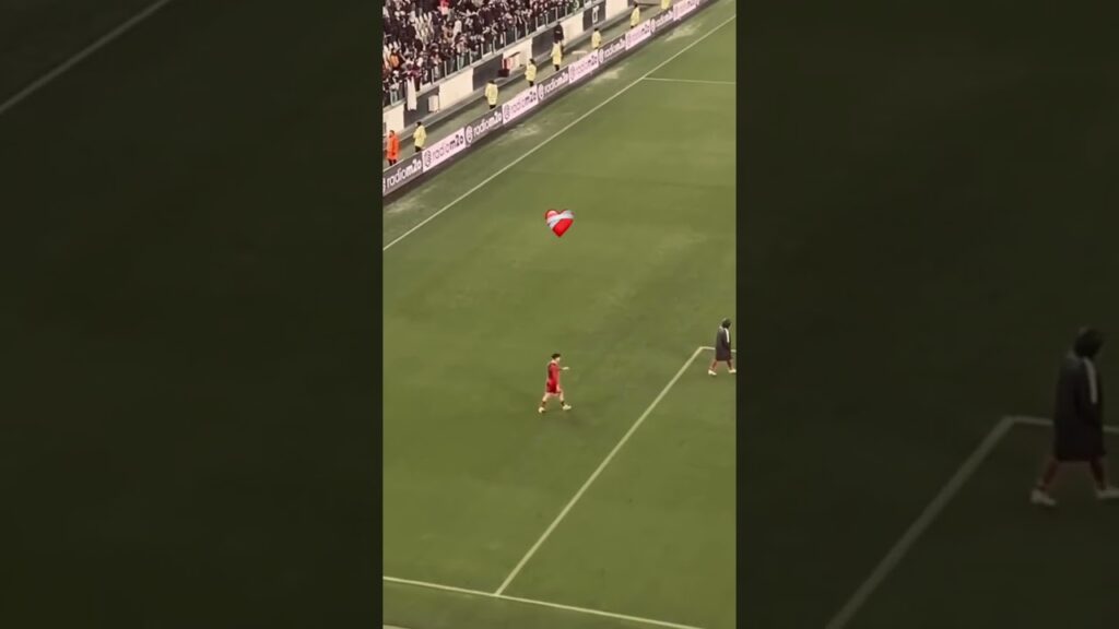 Paulo Dybala saluta i suoi ex tifosi e questa volta china davvero la testa…❤️‍🩹😣 #shorts