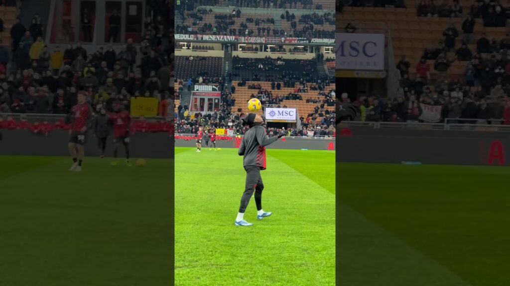 Rafael Leão warming up 🏄 | #CoppaItalia | #Shorts