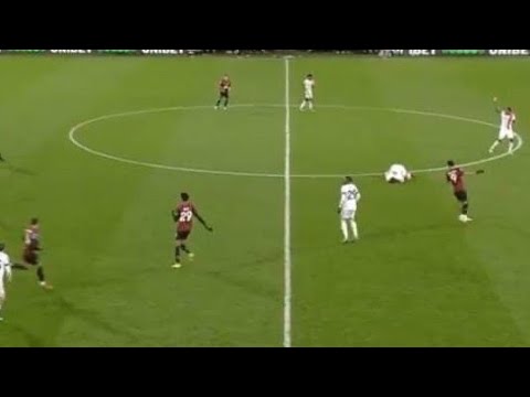 watch Luton Town captain Tom Lockyer collapsed on the pitch🙏/The players return to the locker room 😭