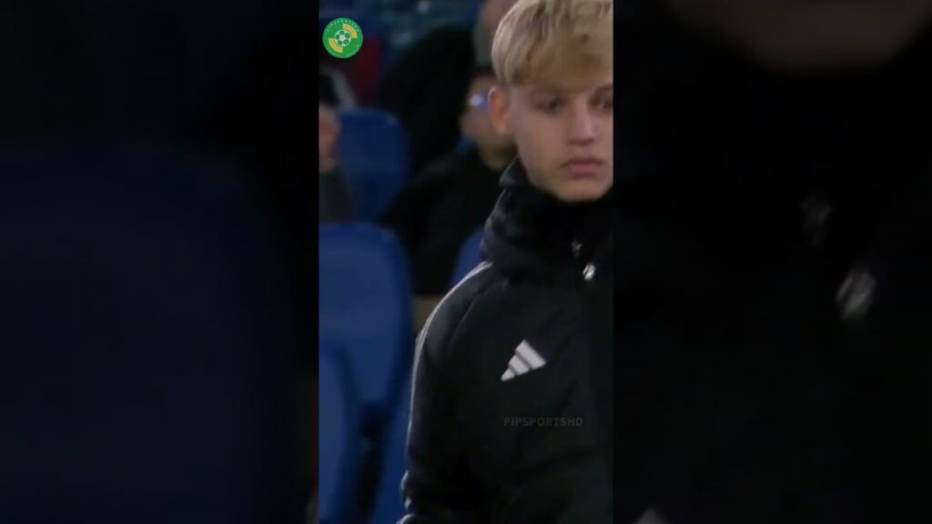 Mourinho uses a ball boy to pass a message on to Rui Patrício!