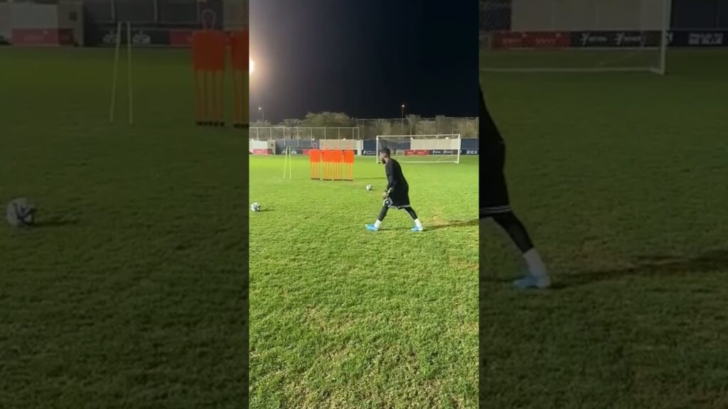 نواف العابد في التدريبات اشترك