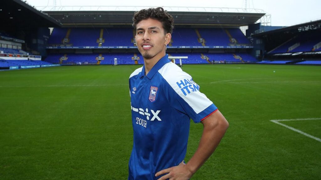 Jeremy Sarmiento signs for Town on loan from Brighton