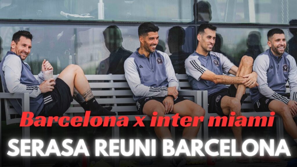PEMANDANGAN TERLANGKA KETIKA PARA ALUMNI BARCELONA DUDUK DI KURSI LATIHAN INTER MIAMI.
