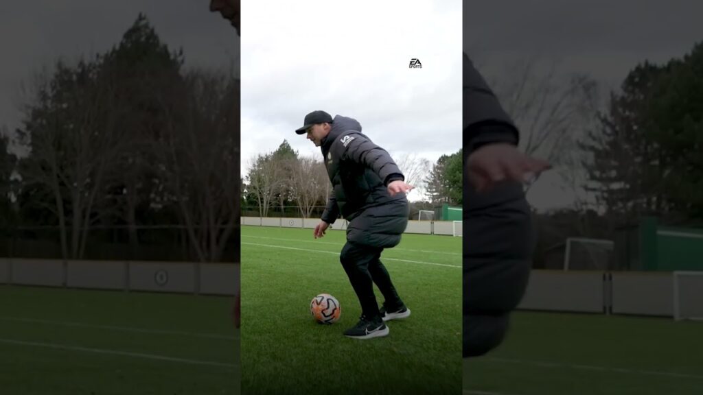 Pochettino gets involved in finishing drill with Specs!