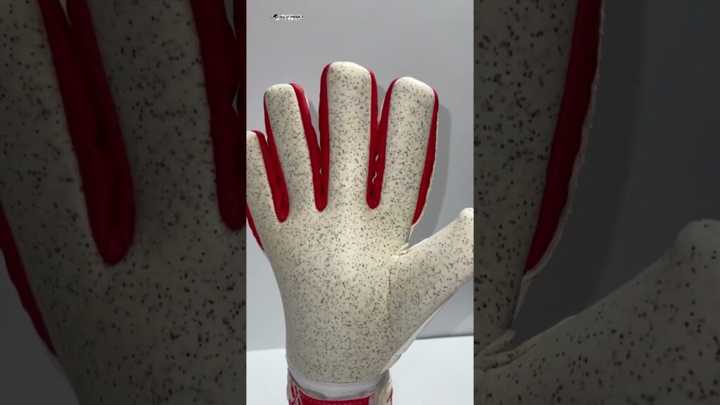 Precision goalkeeping Schmeichology 5 Worn by Kasper Schmeichel #goalkeeper #goalkeepergloves