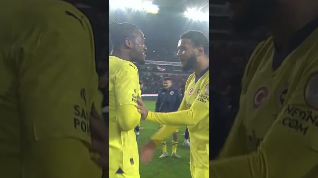 Joshua King ve Michy Batshuayi, Kaçan Pozisyonu Tartışıyor 😅 #shorts #fenerbahçe