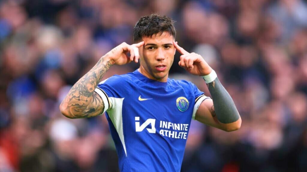 Enzo Fernandez Showcasing Midfield Brilliance vs Brighton - 1080p