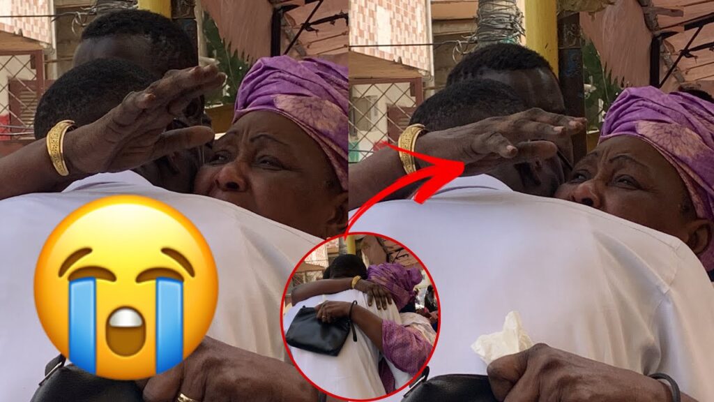 Ooh ndeysane 😭😭😭😭😭cheikhou kouyaté craque dans les bras de sa maman image bou daw yaram