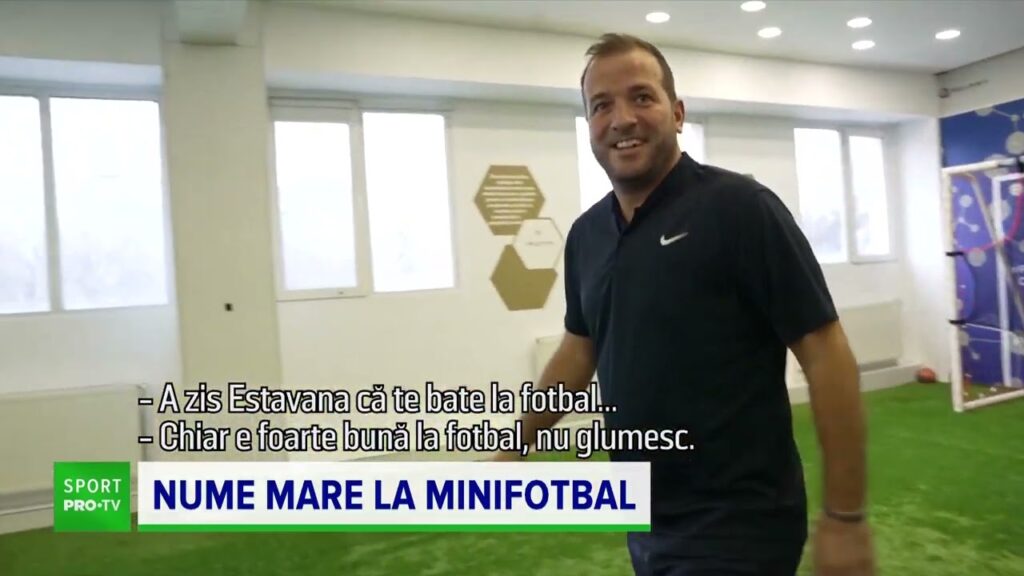 Fostul star al lui Real Madrid, Van der Vaart revine pe teren în România