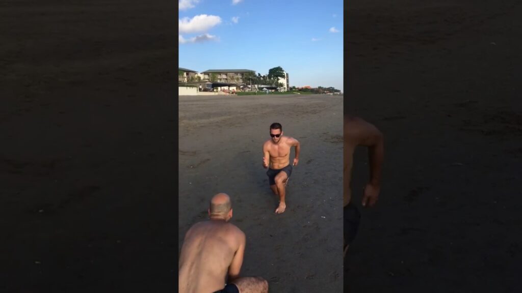 Stefan de Vrij della Lazio si allena in spiaggia!