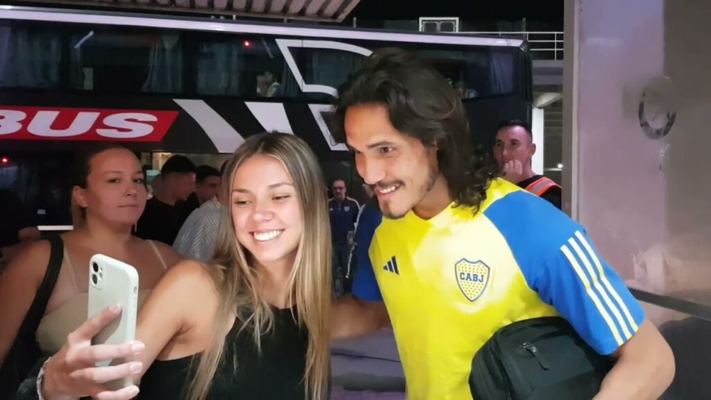 EL GRAN DELANTERO DE BOCA EDINSON CAVANI POSA PARA LAS FOTOS EN CÓRDOBA 2024.