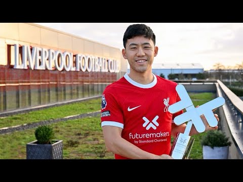 Wataru Endo collects December's Player of the Month award 🏆