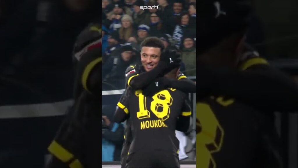 Moukoko schlägt zu! 🤩 #shorts #bundesliga