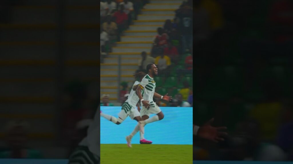 Christopher Wooh 𝗵𝗲𝗮𝗱𝗶𝗻𝗴 Cameroon into the knockouts! 💥🇨🇲#TotalEnergiesAFCON2023 #shorts