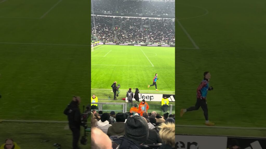 Gol annullato alla Juventus perché Alex a Sandro è entrato in campo ad allenarsi 😂🤍🖤 #juventus