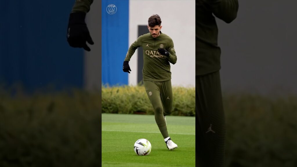 ➡ Preparing for Paris Saint-Germain 🆚 Brest! ⚽➡ #PSGSB29 en préparation ! ⚽ 👋❤️💙 Nuno Mendes