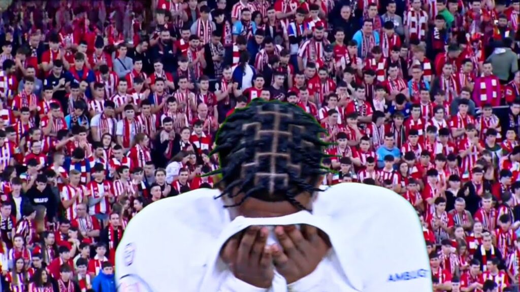 Atletic fans gave standing ovation when Alejandro Balde was crying after injury and went outside