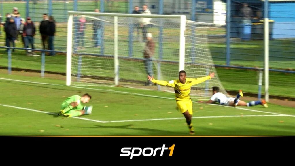 Geile Buden und irre Bilanz: Das ist Wunderknabe Moukoko | SPORT1