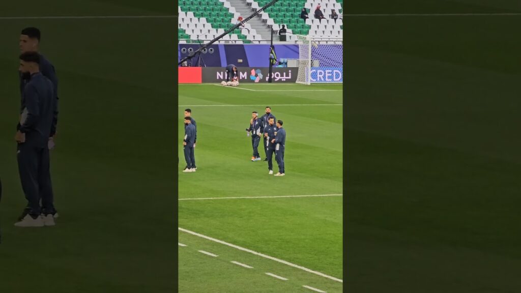 حضدر مرتضی پور علی گنجی در بازی با امارات  در قطر