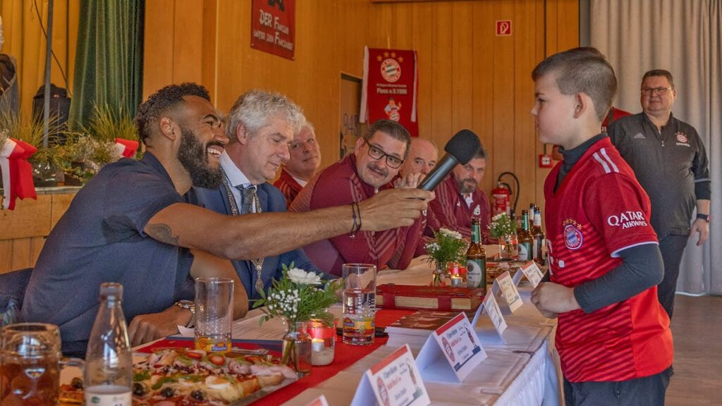 Eric Maxim Choupo-Moting zu Gast beim FC Bayern München Fanclub Floß 1988 e.V.