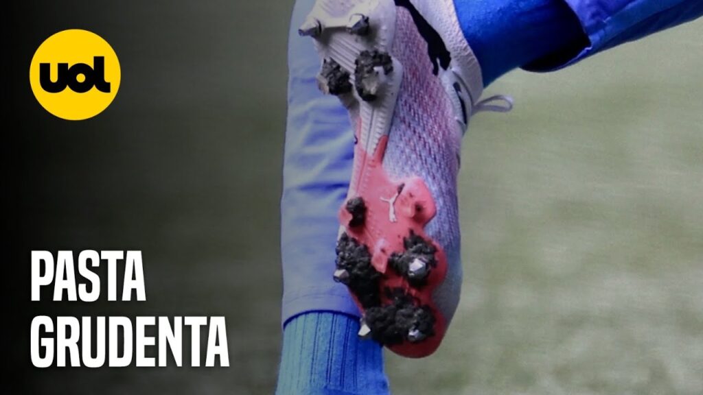 GRAMADO DO ALLIANZ: GOLEIRO WEVERTON PRECISA LIMPAR CHUTEIRA CHEIA DE 'PASTA' GRUDADA NA SOLA!