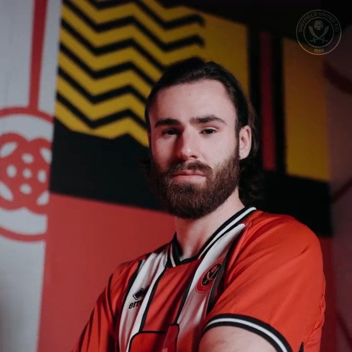 Ben Brereton Diaz signs for The Blades!