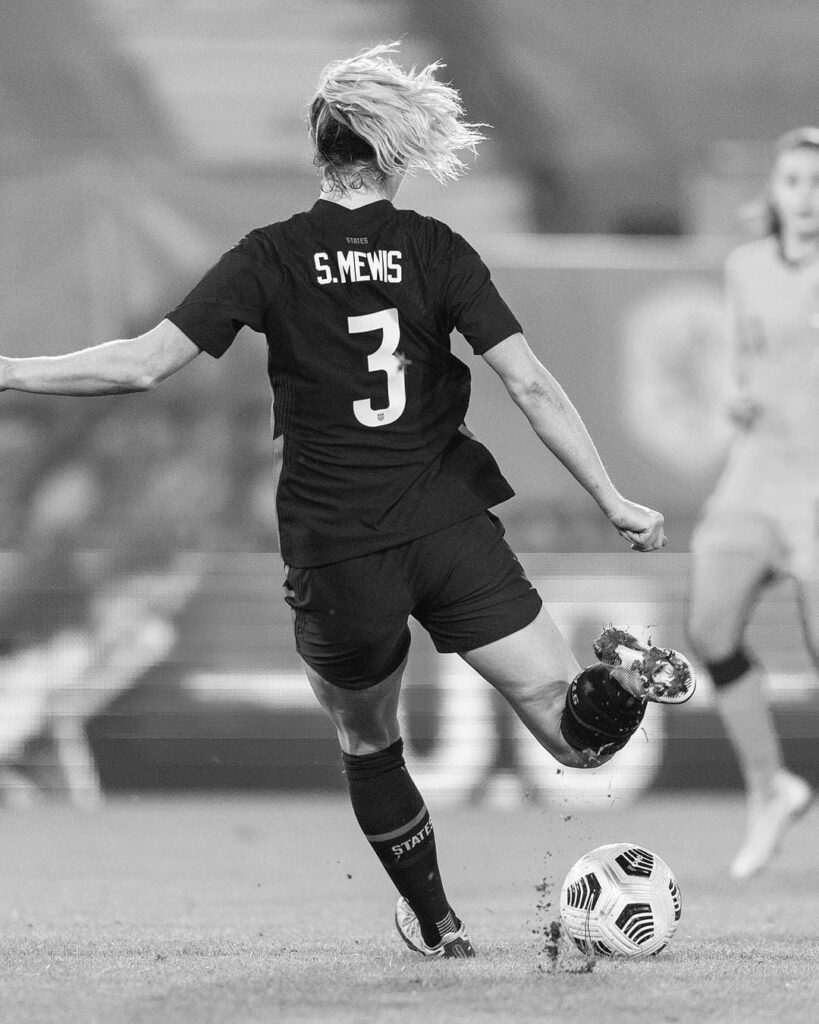 Sam Mewis Announces Her Retirement From Football