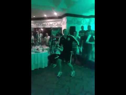 Franco Armani bailando cumbia
