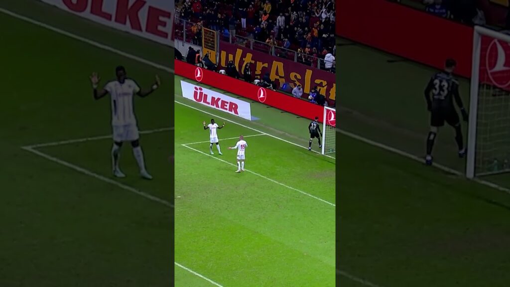 🤯 Mertens'in 2 Kez Direkten Dönen Şutu! #shorts #galatasaray