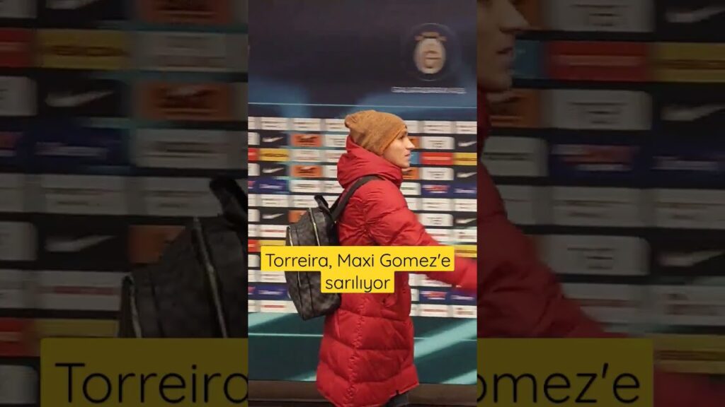 Torreira, Maxi Gomez ile sarılıyor