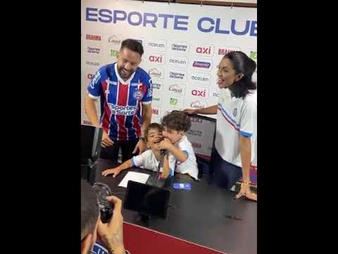 🤭 FILHO DE ÉVERTON RIBEIRO TOTOI CANTA HINO DO FLAMENGO NA APRESENTAÇÃO DO BAHIA!  #flamengo #mengo