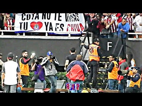 DESPEDIDA y OVACIÓN a RODOLFO COTA de la AFICIÓN CHIVA Varios Jugadores Regalan Sus Camisas