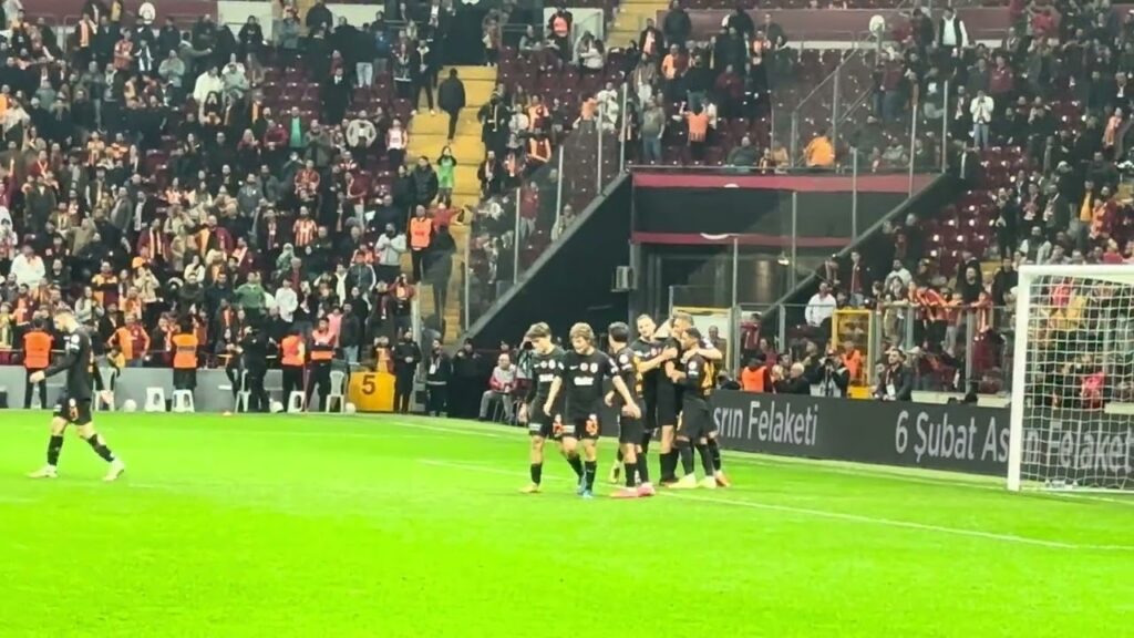 GALATASARAY 4-2 T. Bandırmaspor Carlos Vinicius İlk Gol Tribün Çekim 06.02.2024 #gsvban