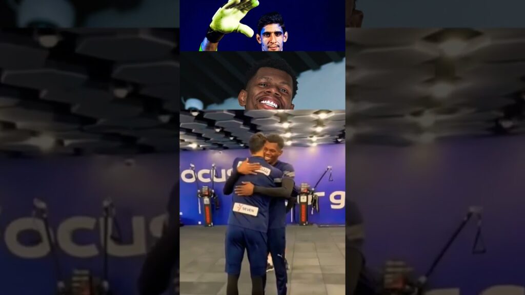 ‏‎#ياسين_بونو يلتقي بالحارس محمد الربيعي••