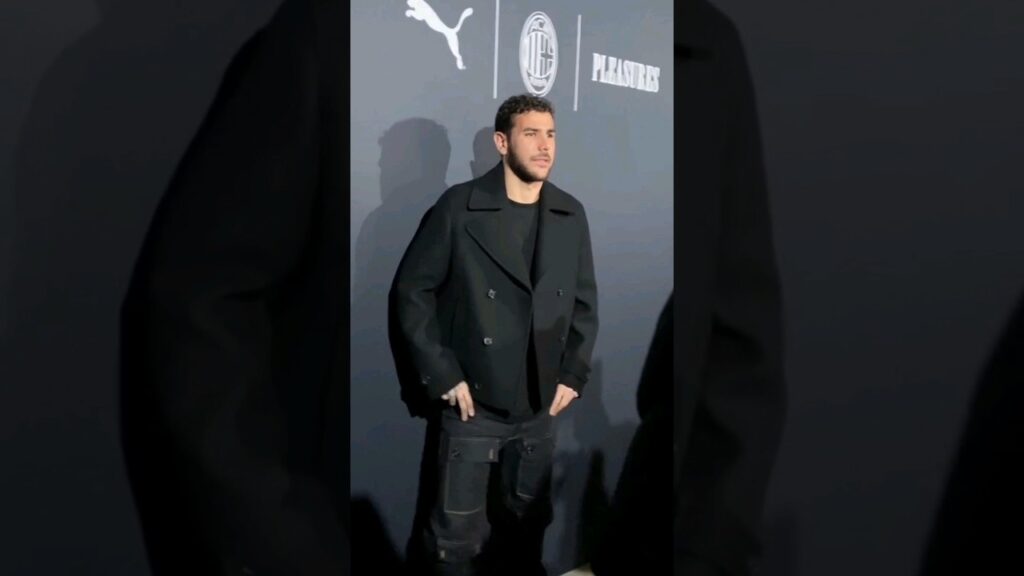 #theohernandez e Olivier #giroud alla presentazione del #fourthkit del #milan