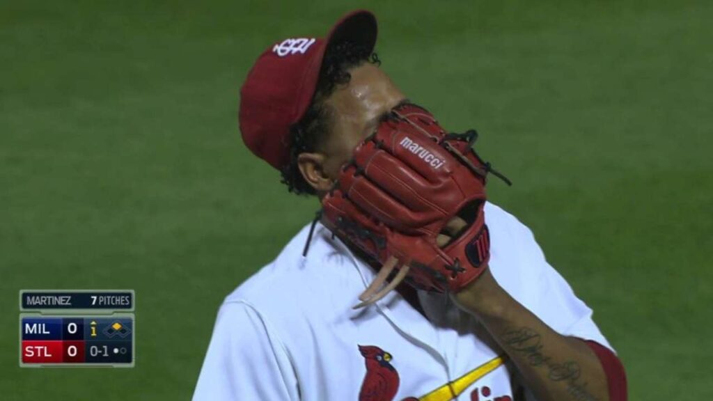 MIL@STL: Martinez exits with shoulder tightness