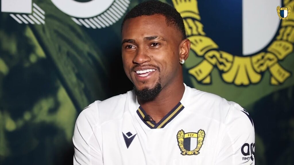 Otávio assina pelo FC Famalicão