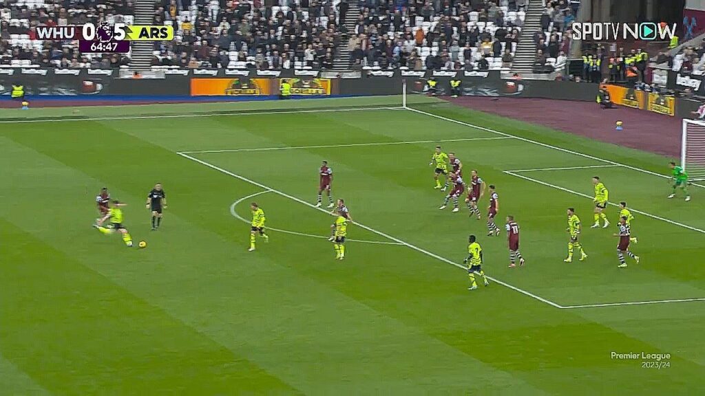 Odegaard and Saka's reaction after Declan Rice scored a stunning long-range goal vs West Ham 🤯🙆‍♂️