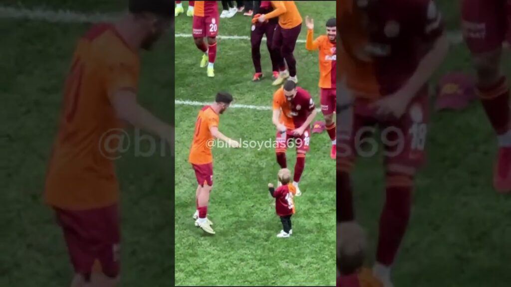 Mertens’in oğlu Ciro Üçlü Çektiriyor!  #galatasaray #mertens #ciro #football #shorts