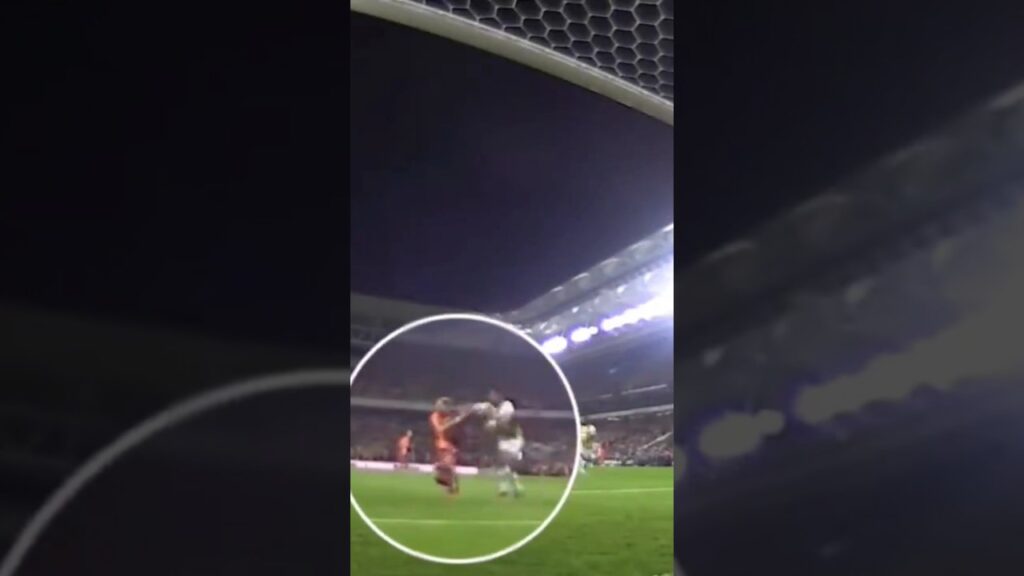 Mauro Icardi 'ye yapılan faul ve verilmeyen penaltı pozisyonu! #galatasaraygündemi #icardi