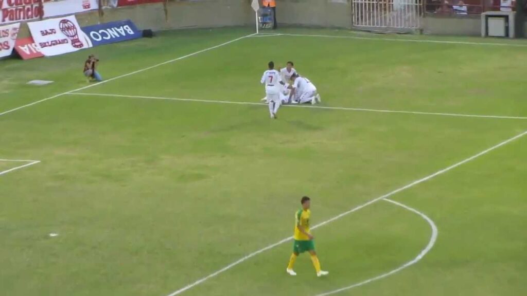 Gol de Pablo Lopez vs Defensa y Justicia (Platea Mirave)