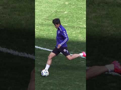 몸 푸는 홍철, 툭 빼놓는 트래핑 스킬 #Shorts