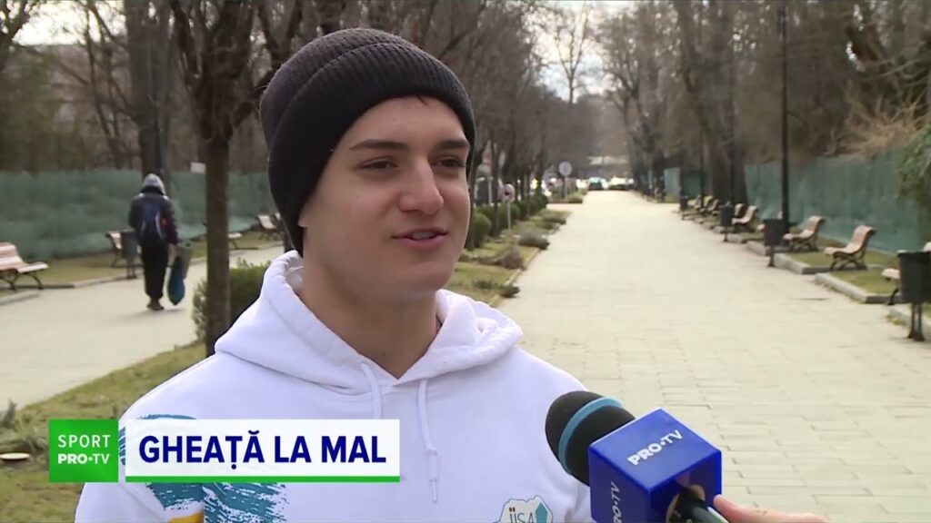 Au sărit de bunăvoie în apele înghețate
