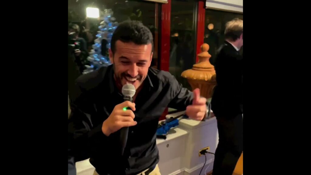 Pedro SCATENATO😂: canta la sua canzone nel video del profilo instagram del club