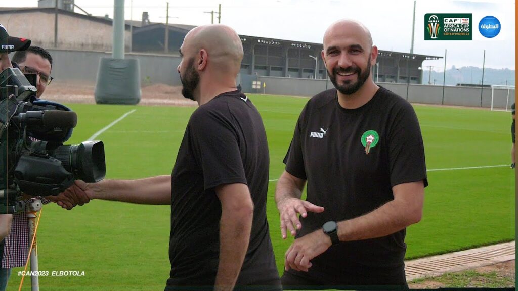 وليد الركراكي 🤝الإعلاميين المتواجدين في الحصة التدريبية للمنتخب 🇲🇦